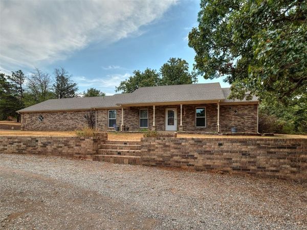 1025 E Triplett Road, Guthrie, OK 73044