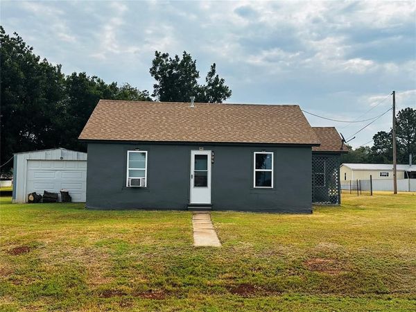 306 S 4th Street, Hammon, OK 73650