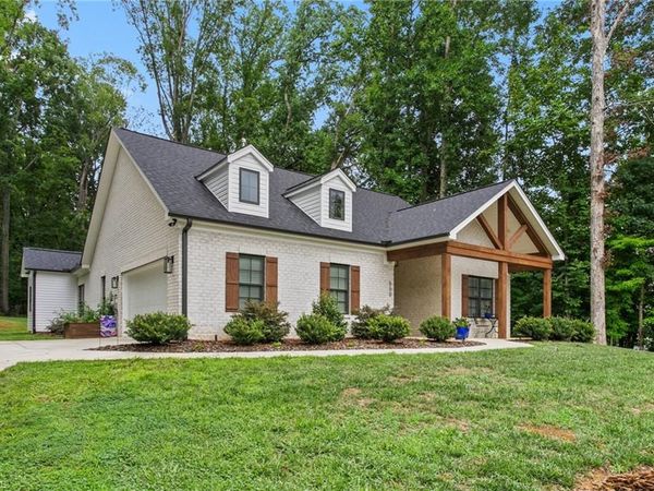 660 Corregidor Street , Mebane, NC 27302