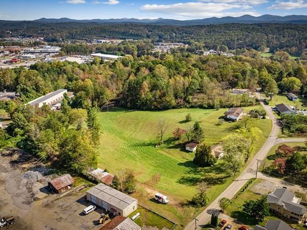 121 Orchard Boulevard, Blue Ridge, GA 30513