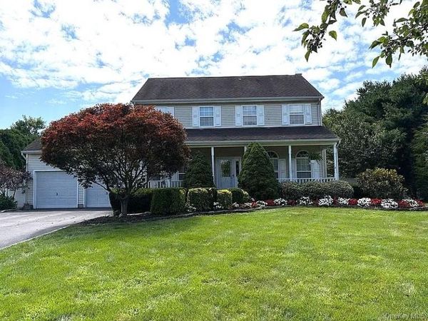 8 Ashford Lane, Huntington, NY 11743