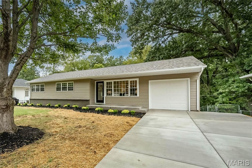 133 Embassy Lane, Kirkwood, MO 63122 Main Photo