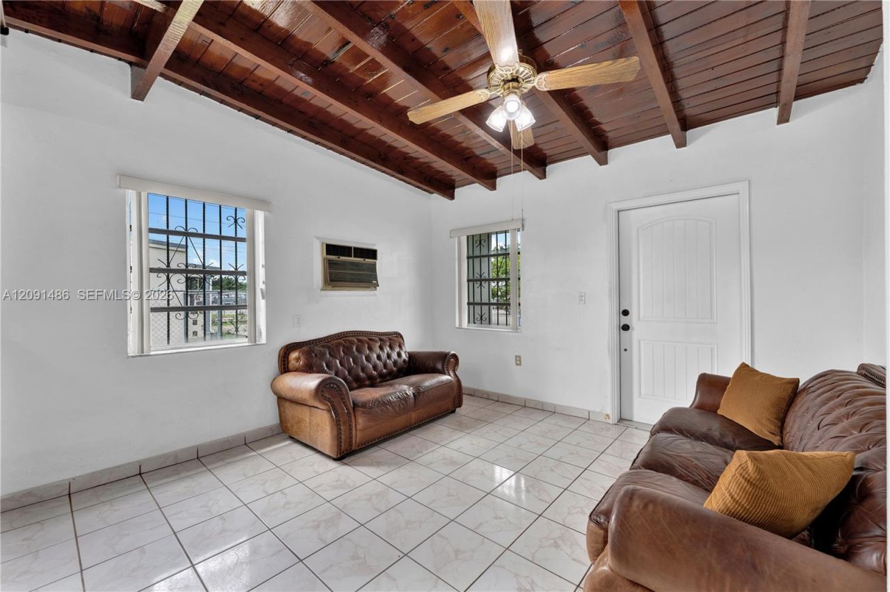 3170 NW 97th St, Miami, FL 33147 Photo