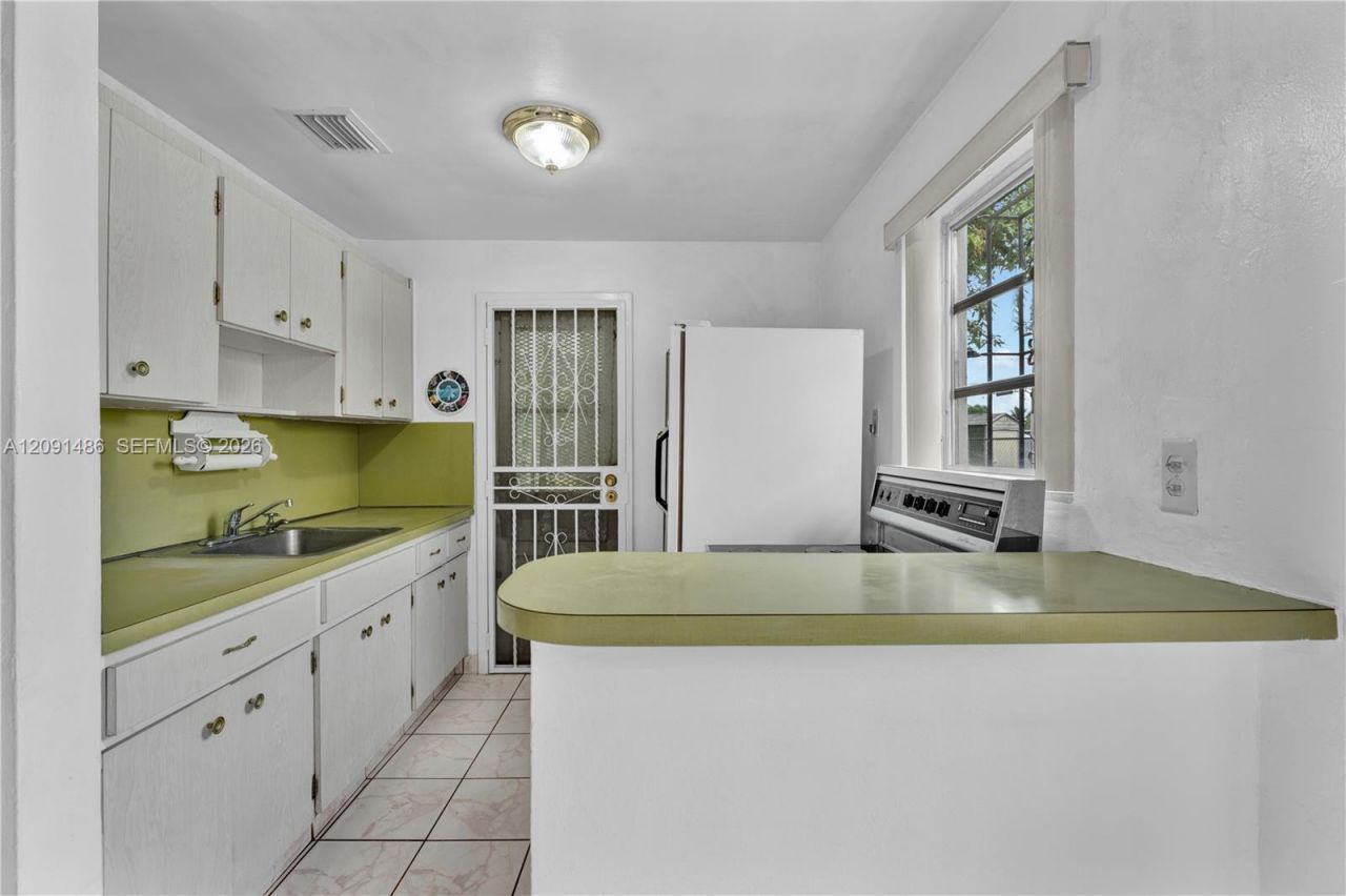 3170 NW 97th St, Miami, FL 33147 Photo