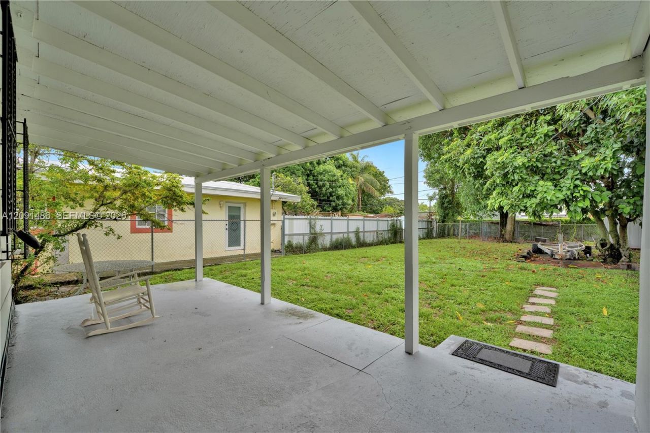 3170 NW 97th St, Miami, FL 33147 Photo