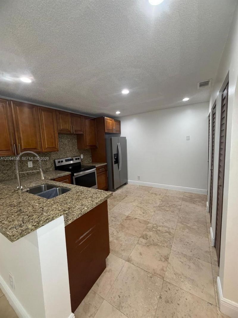 10125 W Sunrise Blvd , Unit 303, Plantation, FL 33322 Photo