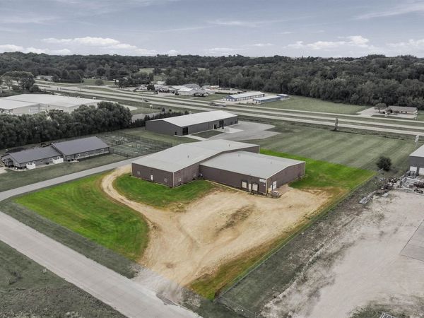 1625 15th Ave SE, Dyersville, IA 52040