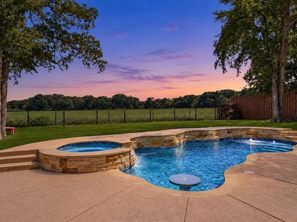 107 Willow Oak Drive, Krugerville, TX 76227