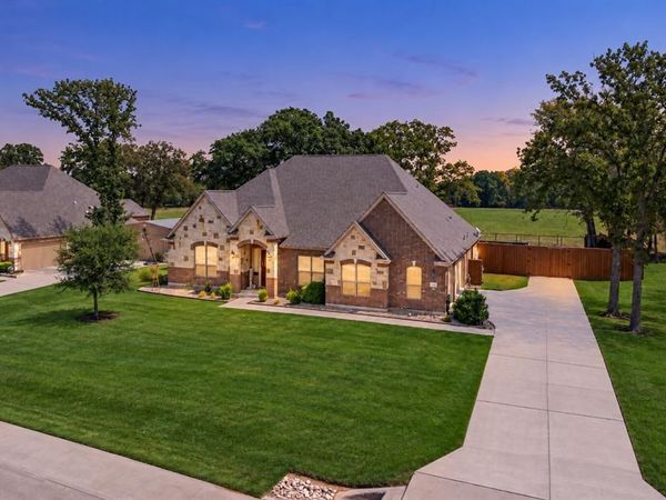 107 Willow Oak Drive, Krugerville, TX 76227