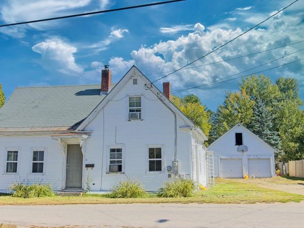 21 Myrtle Street , Paris, ME 04281