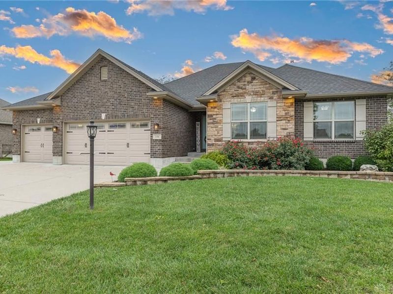 156 Wolf Creek Court, Carlisle, OH 45005 Photo 2