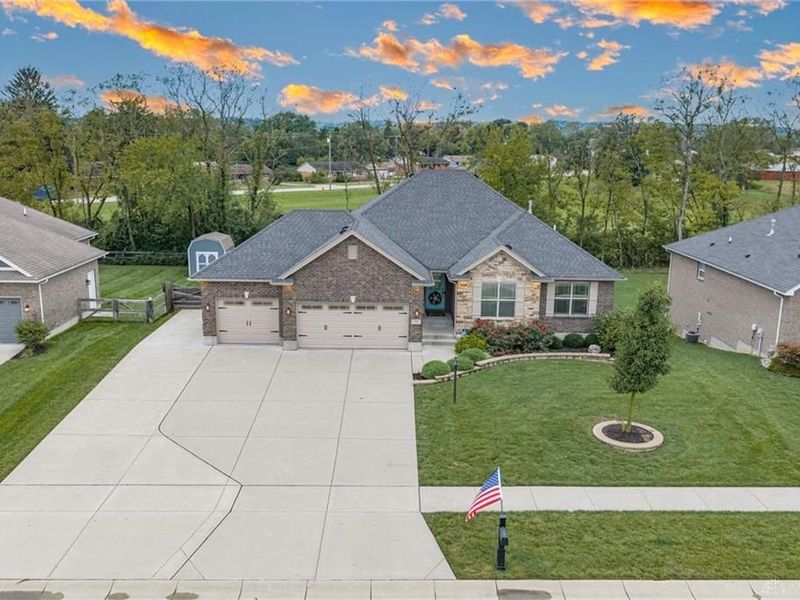 156 Wolf Creek Court, Carlisle, OH 45005 Photo 4