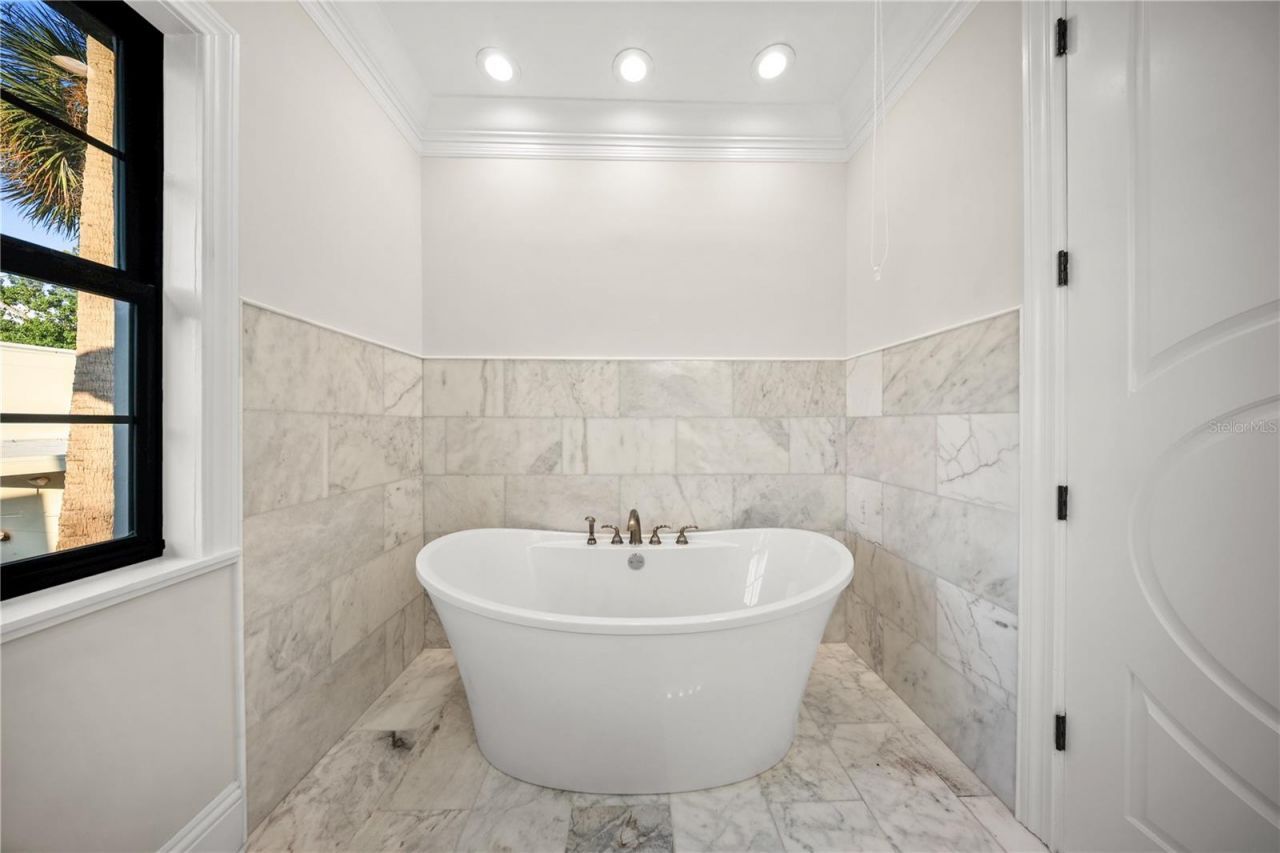 420 S Royal Poinciana Drive, Tampa, FL 33609 Photo