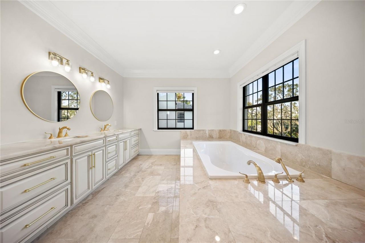 420 S Royal Poinciana Drive, Tampa, FL 33609 Photo
