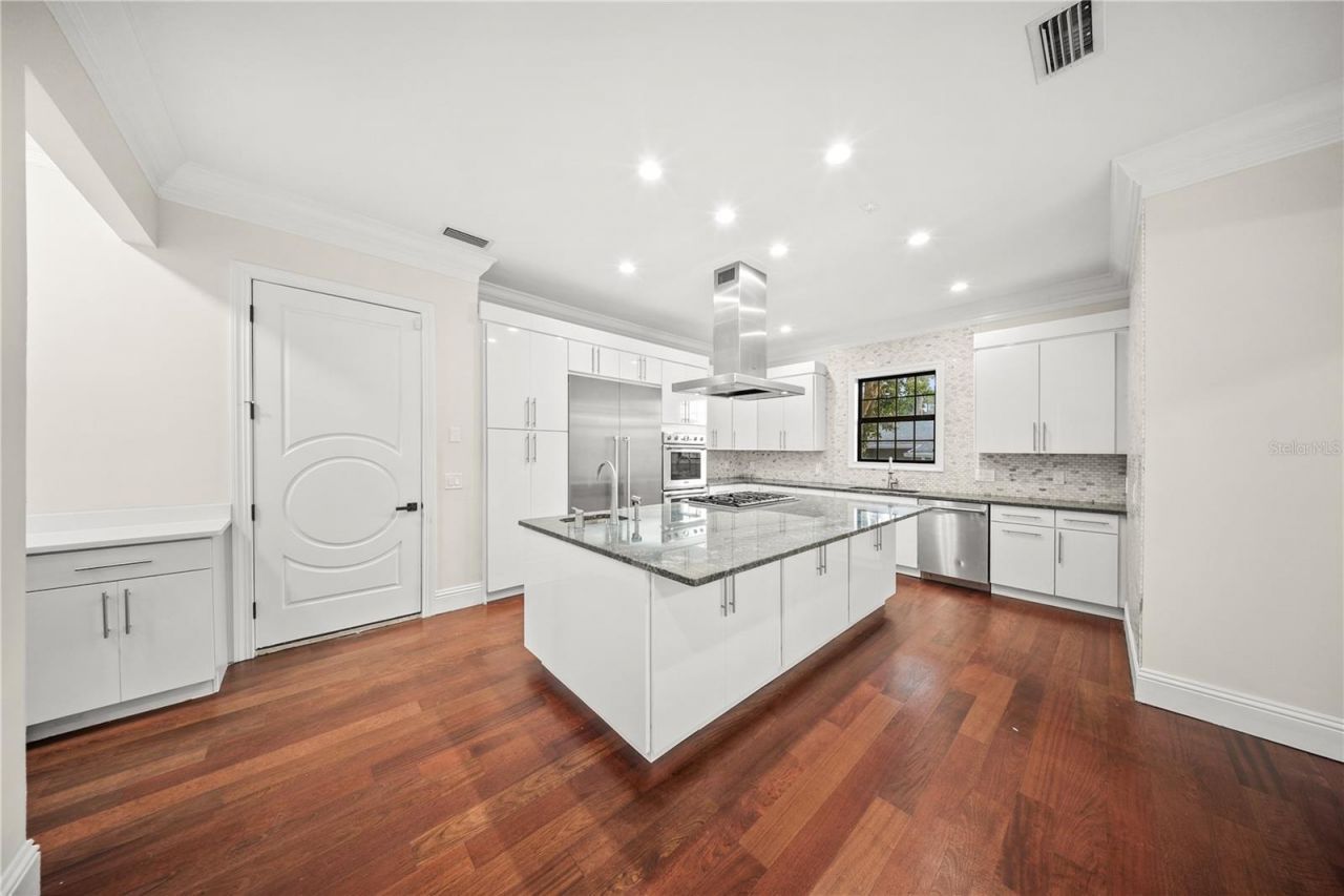 420 S Royal Poinciana Drive, Tampa, FL 33609 Photo