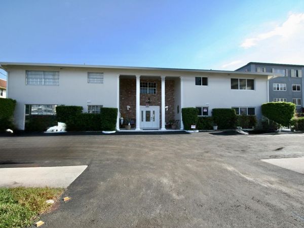 1040 CRYSTAL LAKE Drive, Unit 1, Deerfield Beach, FL 33064