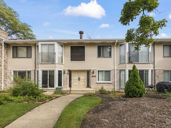 2640 Mitchell Drive, Unit 4, Woodridge, IL 60517