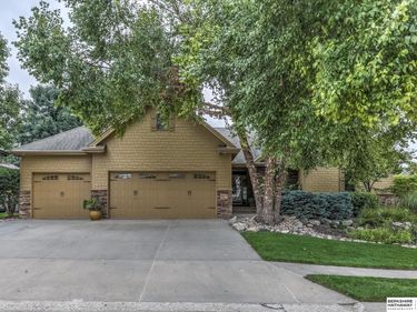 19607 Mayberry Street, Elkhorn, NE 68022