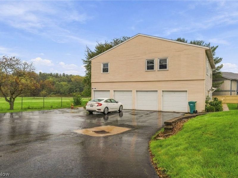 2551 Royal County Down Drive, Unit D, Uniontown, OH 44685 Photo 2
