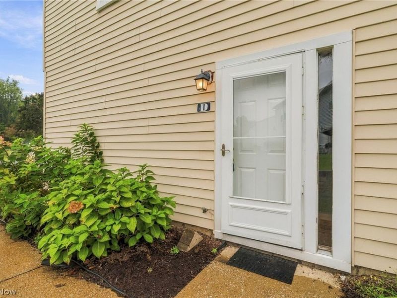 2551 Royal County Down Drive, Unit D, Uniontown, OH 44685 Photo 3