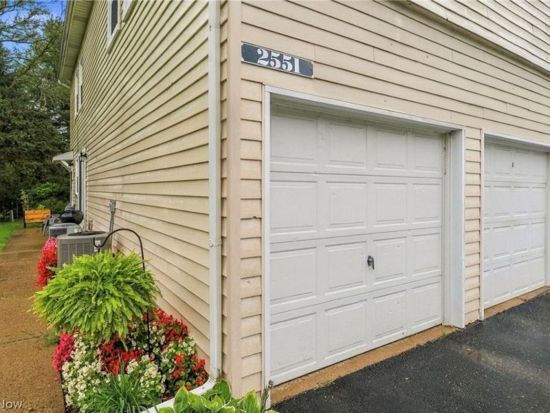 2551 Royal County Down Drive, Unit D, Uniontown, OH 44685 Photo 5