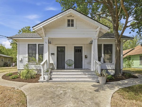 919 W Prairie Lea ST, Lockhart, TX 78644