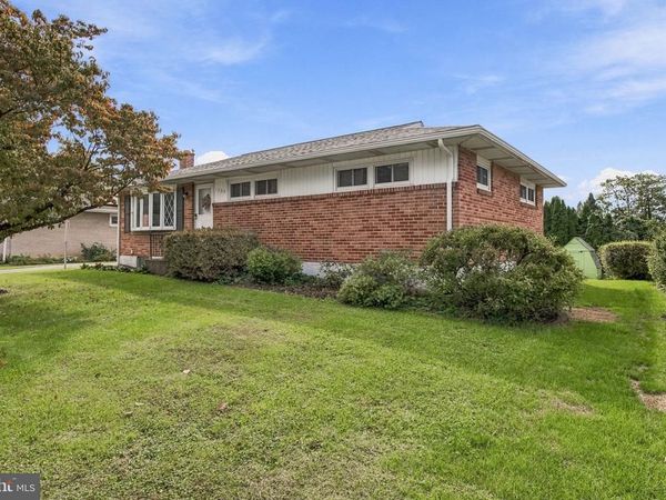 1790 PELHAM DRIVE, YORK, PA 17406