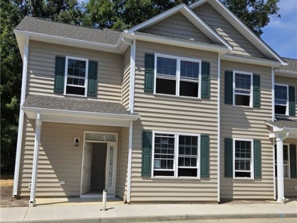 205 Patriots Village Court , West Point, VA 23181