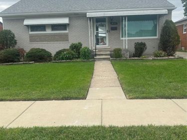 24585 Johnston Avenue, Eastpointe, Mi 48021