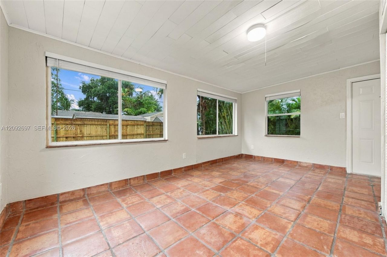49 W Mango Rd , Lake Worth, FL 33467 Photo