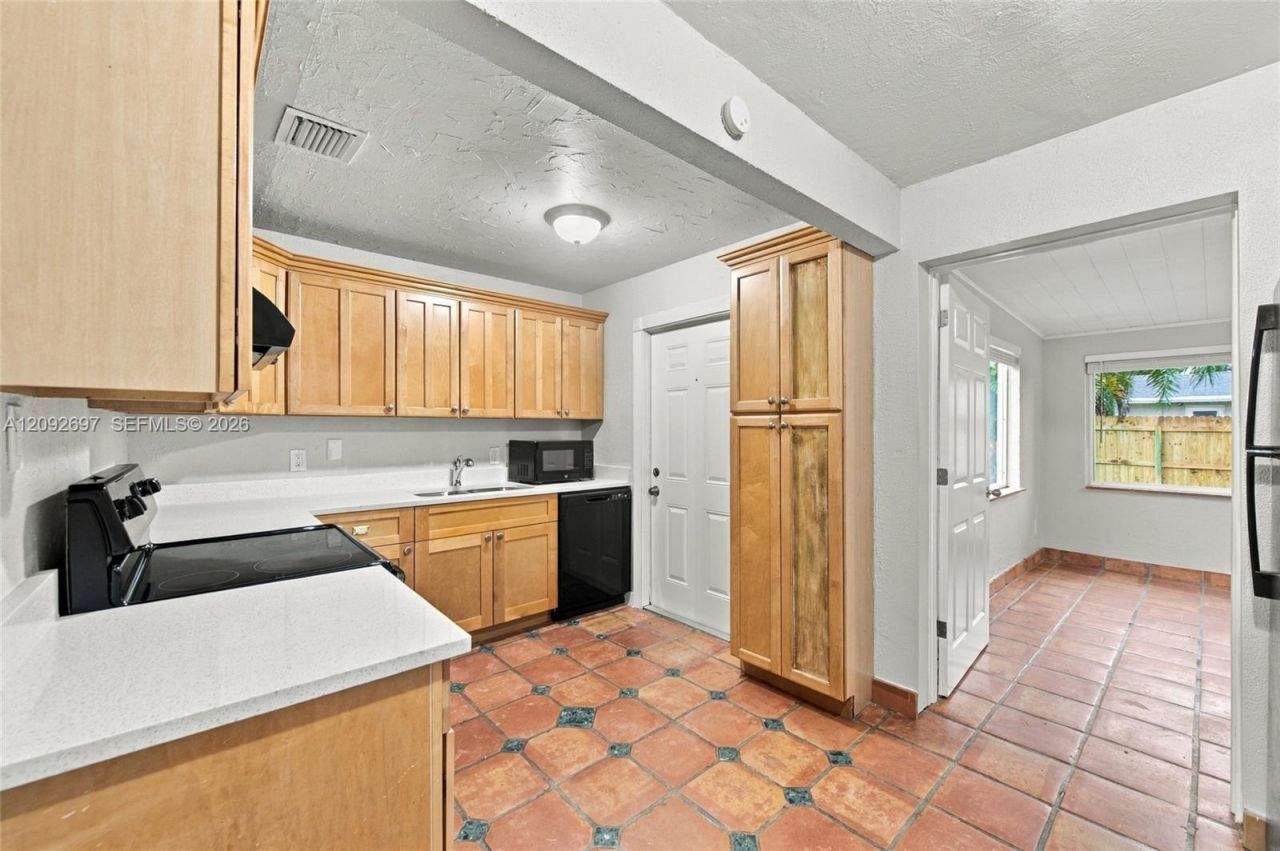 49 W Mango Rd , Lake Worth, FL 33467 Photo
