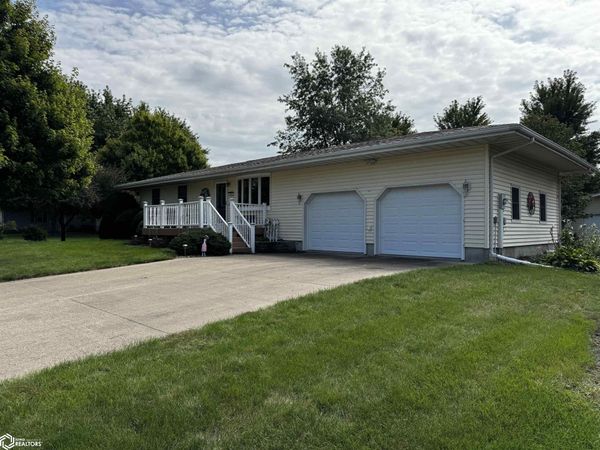 605 Laurel Drive, Wapello, IA 52653