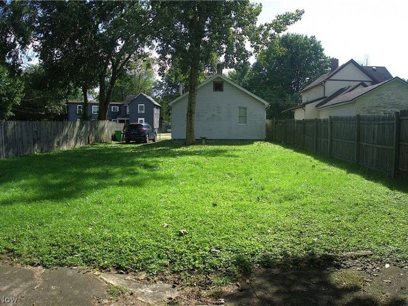 303 Van Street , Barberton, OH 44203 Photo 17