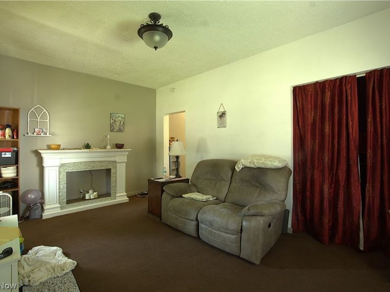 303 Van Street , Barberton, OH 44203 Photo 3
