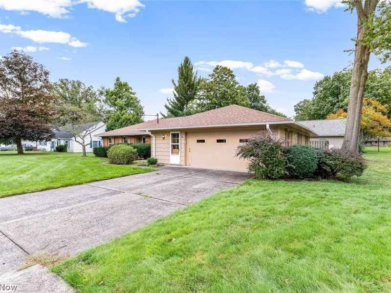 101 Manning Drive, Berea, OH 44017 Photo 2