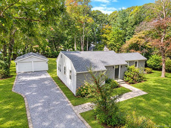 4 Oak Lane , Coram, NY 11727