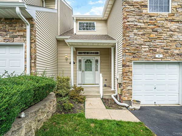 1 Mohannis Way , Unit 1, Kings Park, NY 11754