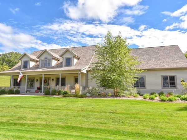 3006 Old Oak ROAD, Hartford, WI 53027