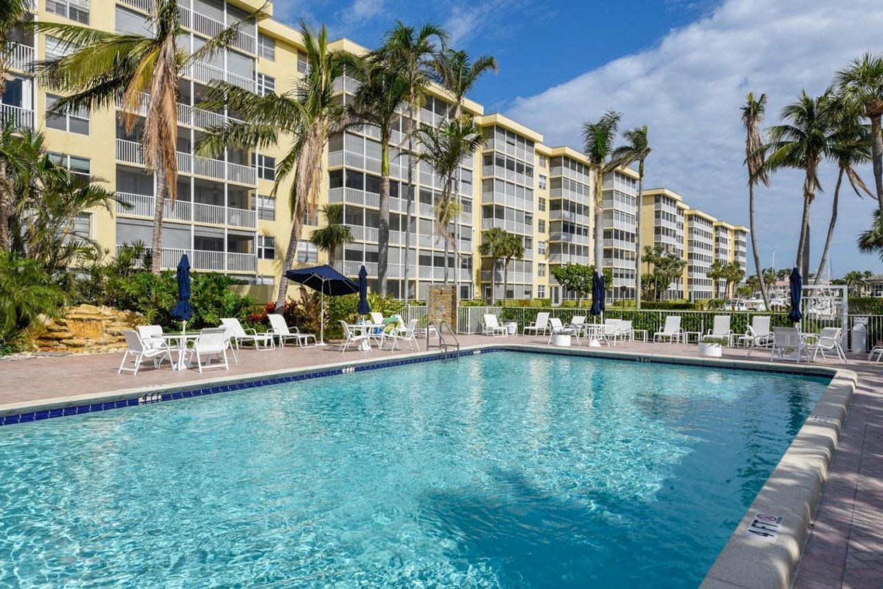 1 Harbourside Drive, Unit 1204, Delray Beach, FL 33483 Photo