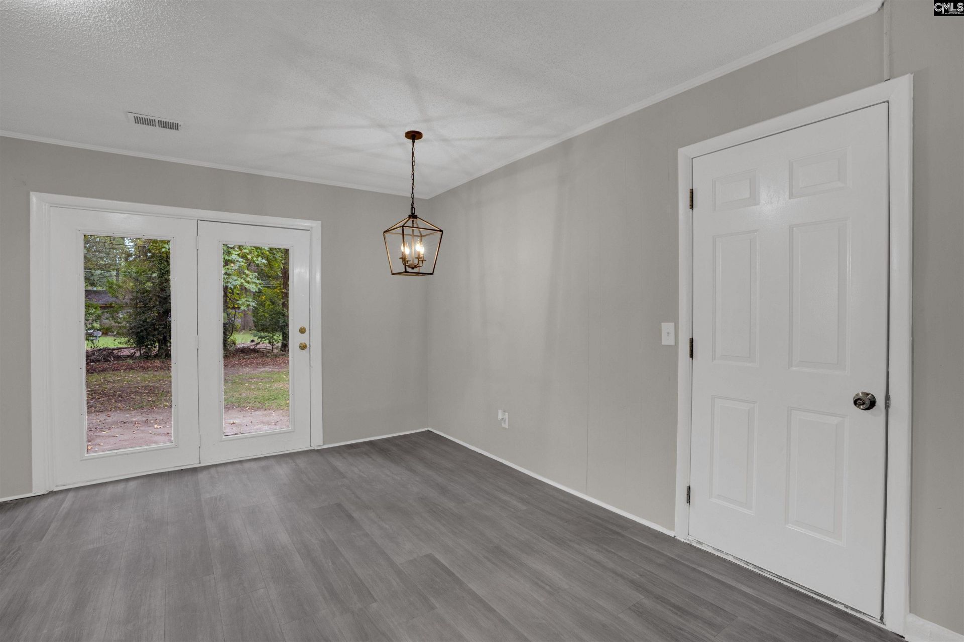 517 Hudson Avenue Photo 9
