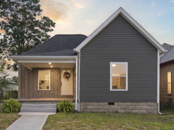 108 W Pleasant Street , Aurora, MO 65605