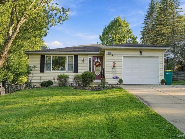 21 Fairlawn Court, East Aurora, NY 14052