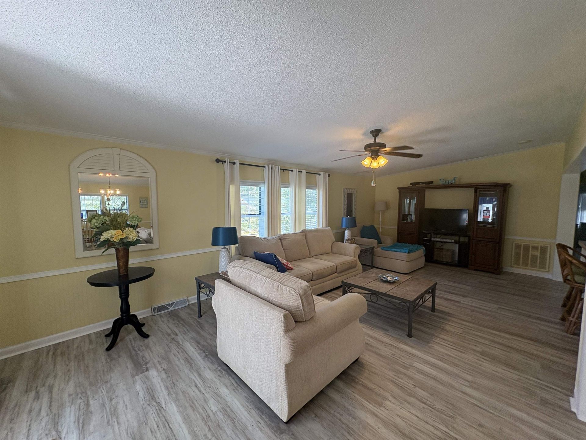 838 Jensen Dr. N Photo 11