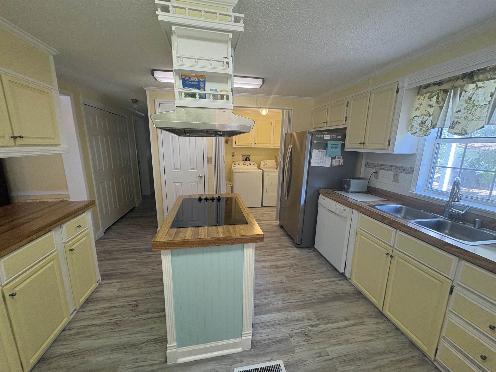 838 Jensen Dr. N Photo 5