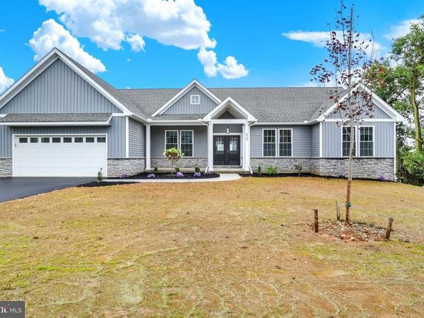 11 W CRESTLYN DRIVE , YORK, PA 17402