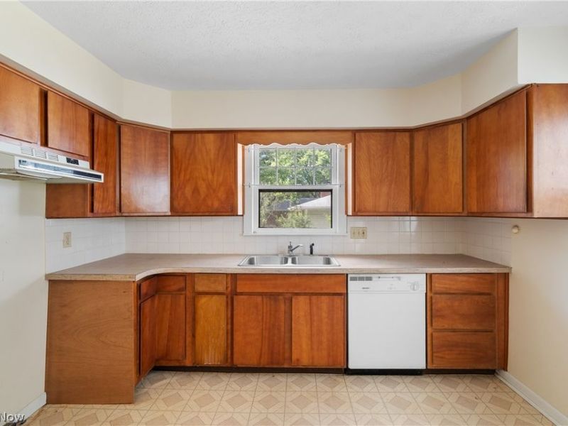 353 Southeast Avenue , Tallmadge, OH 44278 Photo 10