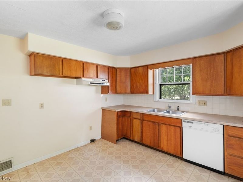 353 Southeast Avenue , Tallmadge, OH 44278 Photo 11