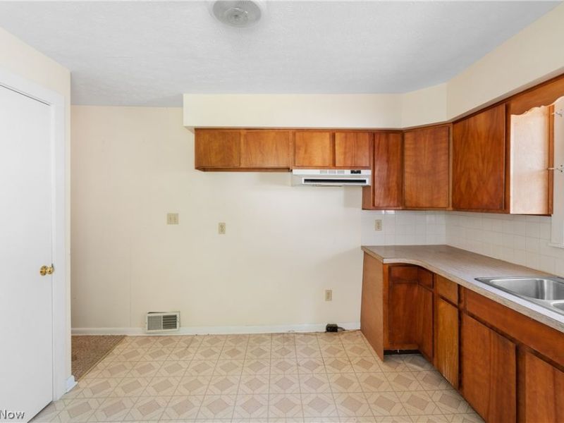 353 Southeast Avenue , Tallmadge, OH 44278 Photo 12