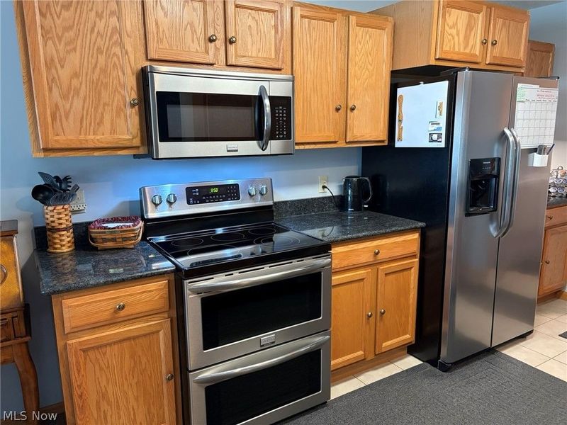 979 Bristol Drive, Akron, OH 44312 Photo 8