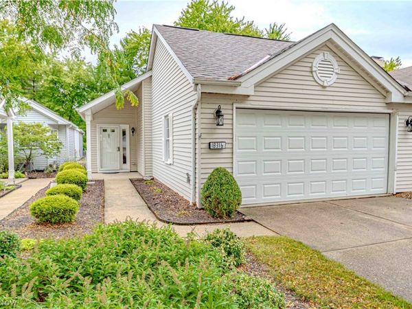18316 Sherbrooke Oval , Strongsville, OH 44136
